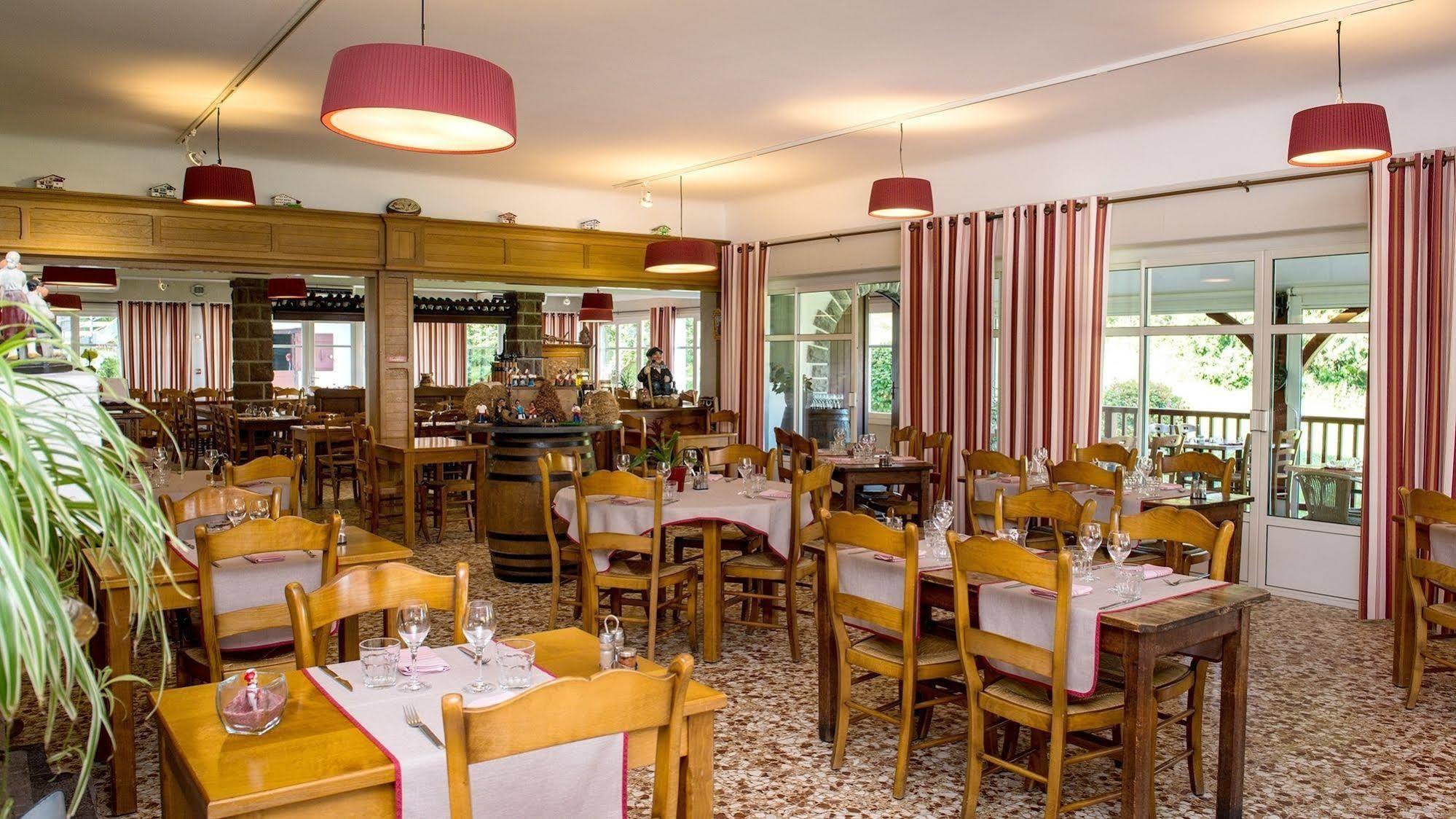 Logis Hotel Ur-Hegian Aïnhoa Exteriör bild