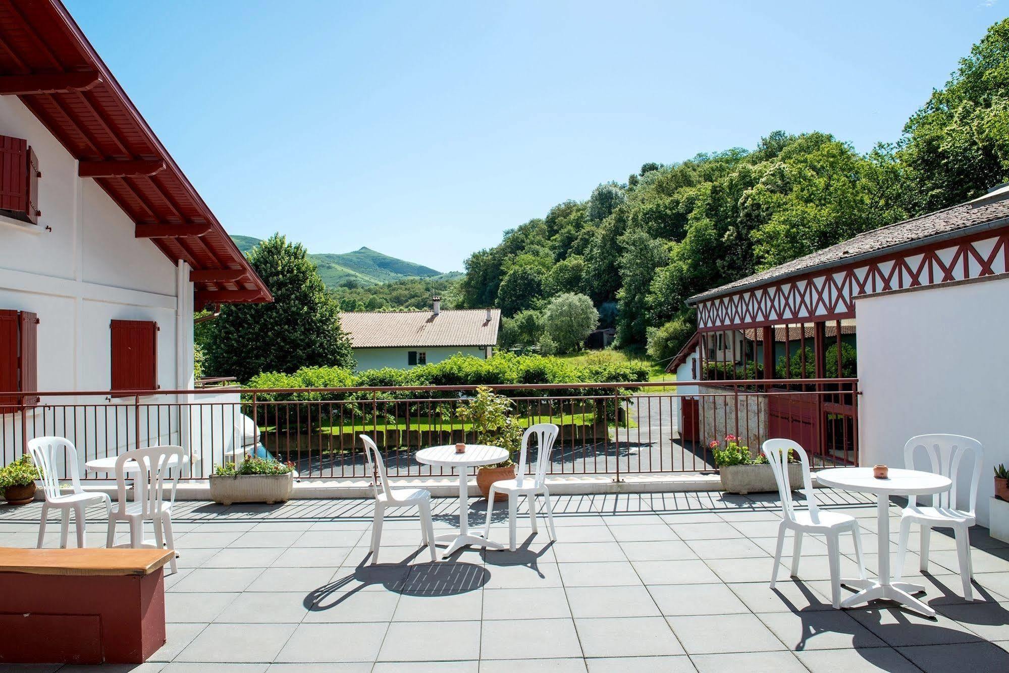 Logis Hotel Ur-Hegian Aïnhoa Exteriör bild